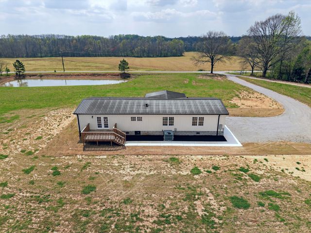 560 Old Huntsville Rd, Fayetteville, TN 37334