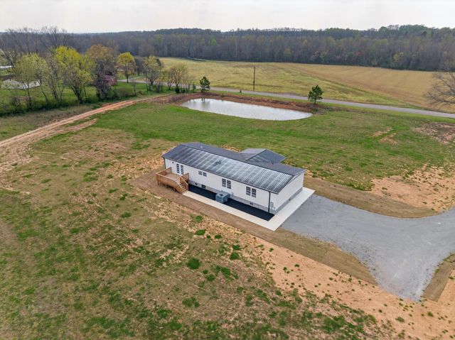 560 Old Huntsville Rd, Fayetteville, TN 37334