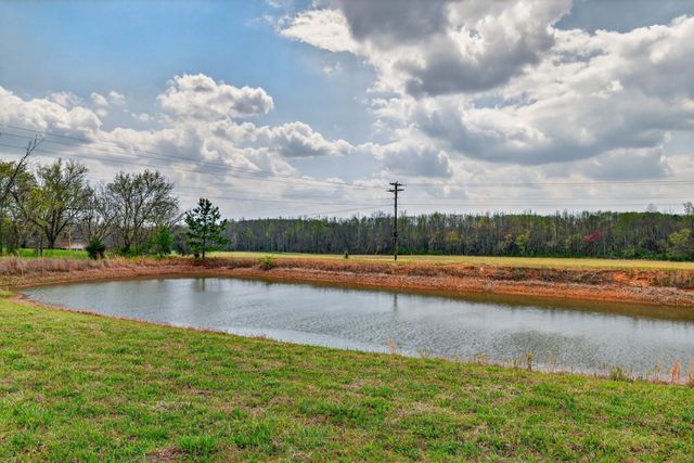 560 Old Huntsville Rd, Fayetteville, TN 37334