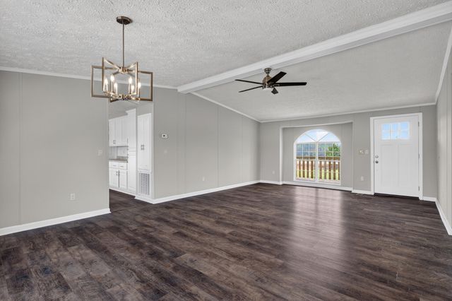 560 Old Huntsville Rd, Fayetteville, TN 37334