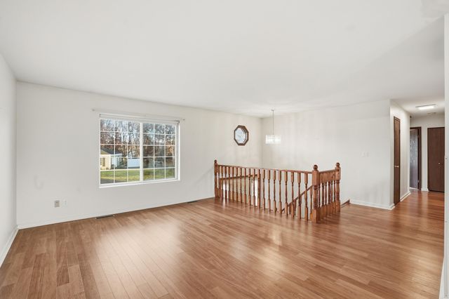 4142 Augusta Drive, Crown Point, IN 46307