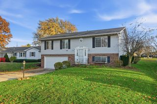 4142 Augusta Drive, Crown Point, IN 46307