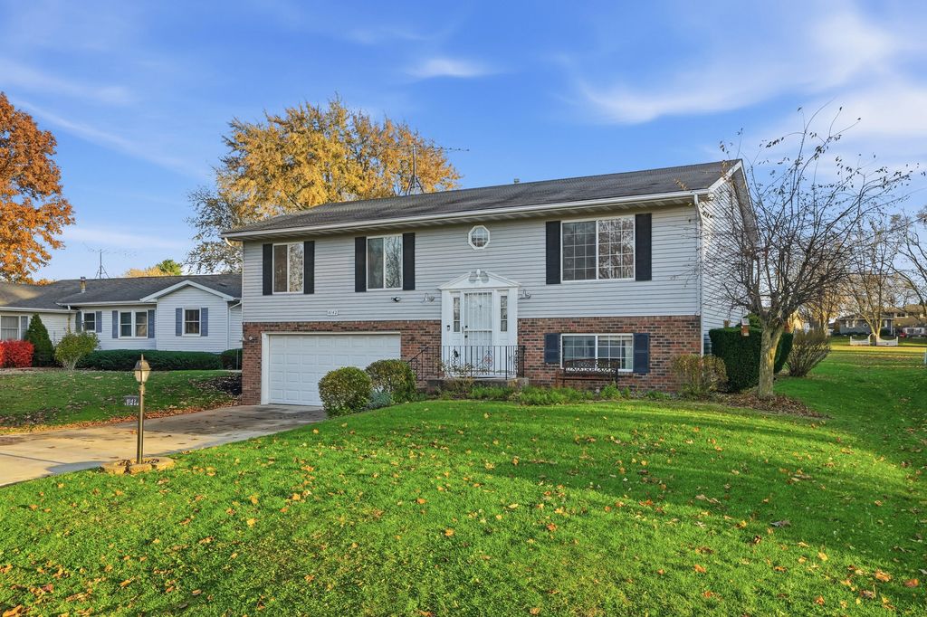 4142 Augusta Drive, Crown Point, IN 46307