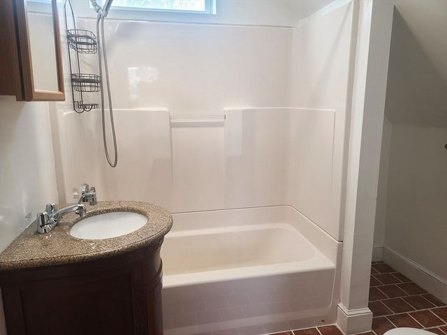 30 South Street, Holbrook, MA 02343