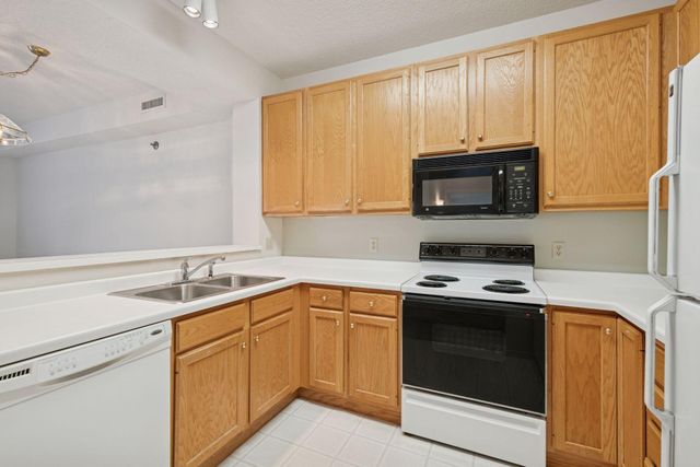 7420 Edinborough Way 6106, Edina, MN 55435