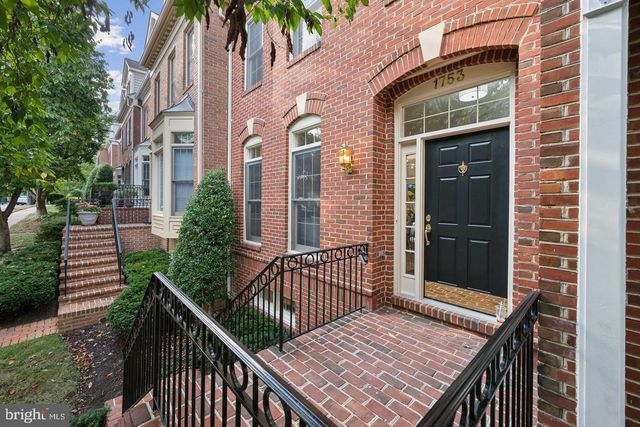 1753 22ND ST N, Arlington, VA 22209