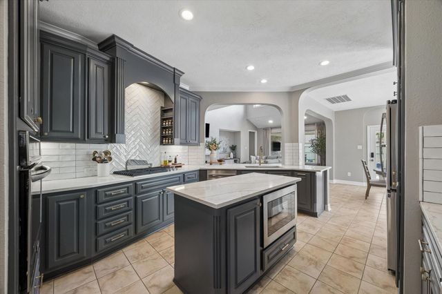 204 Grand Creek Drive, League City, TX 77573