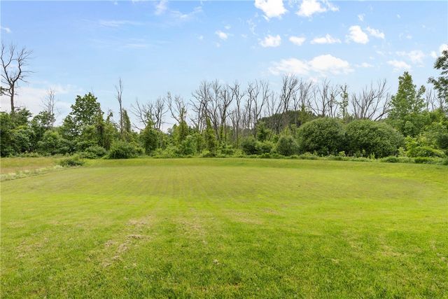 591 Whistlers Cove Lane, Greece, NY 14612