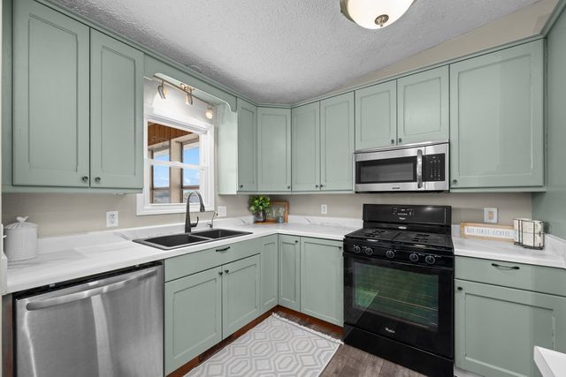 109 Blackhawk Drive, Park View, IA 52748