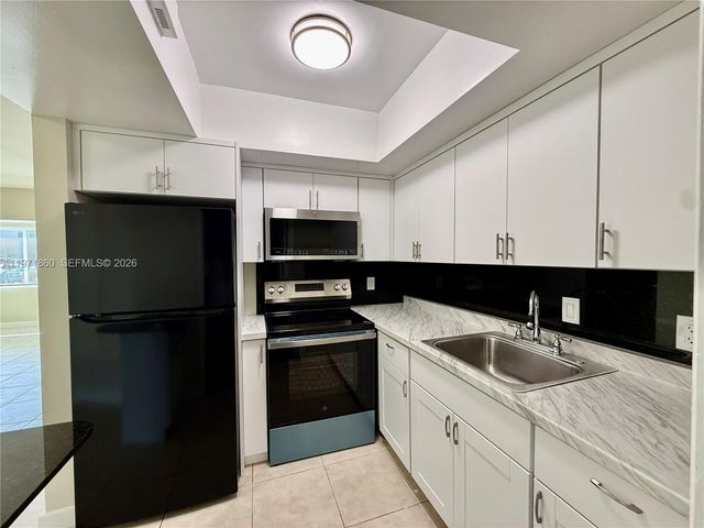 2101 NE 51st St 8, Fort Lauderdale, FL 33308