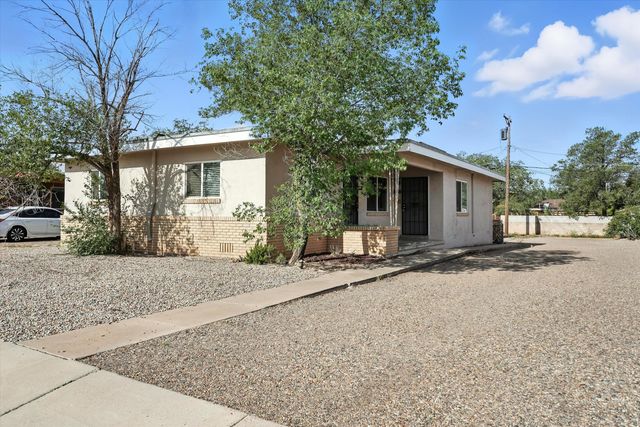 1821 Alvarado Drive NE, Albuquerque, NM 87110