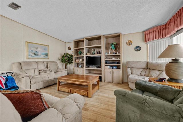 6578 NW 37th Avenue, Coconut Creek, FL 33073