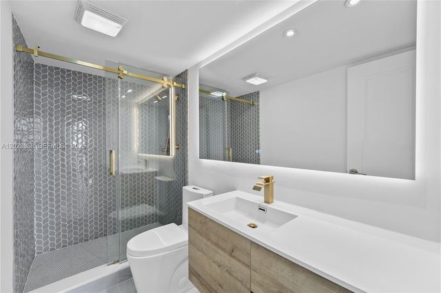 10275 Collins Avenue 1035, Bal Harbour, FL 33154