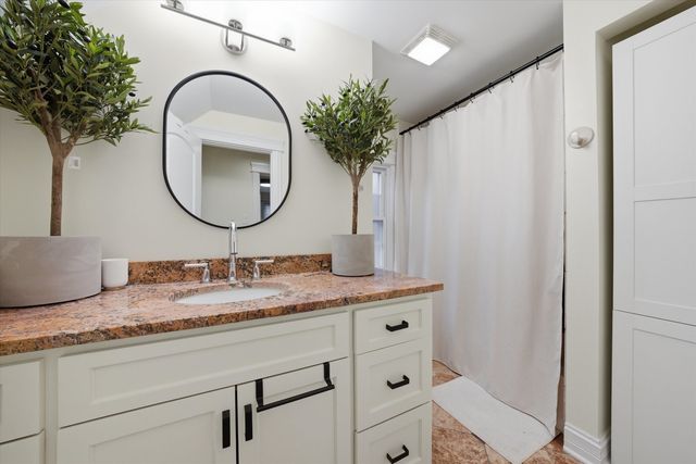 6638 S Karlov Avenue, Chicago, IL 60629