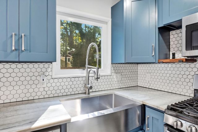 1404 Meadow Road, Columbus, OH 43212