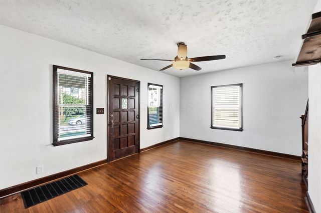 1404 Meadow Road, Columbus, OH 43212
