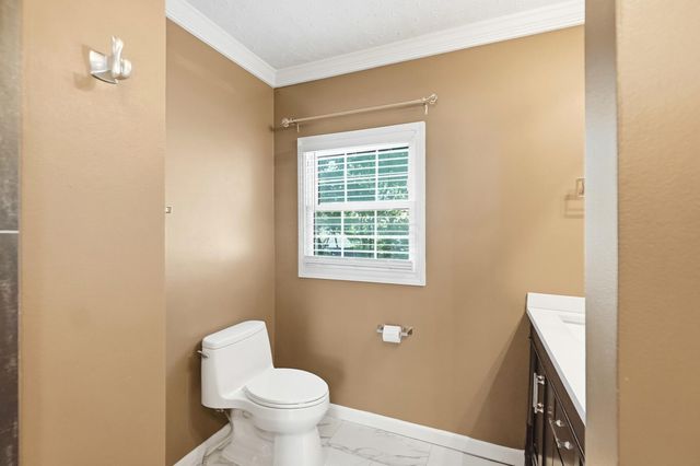 1404 Meadow Road, Columbus, OH 43212