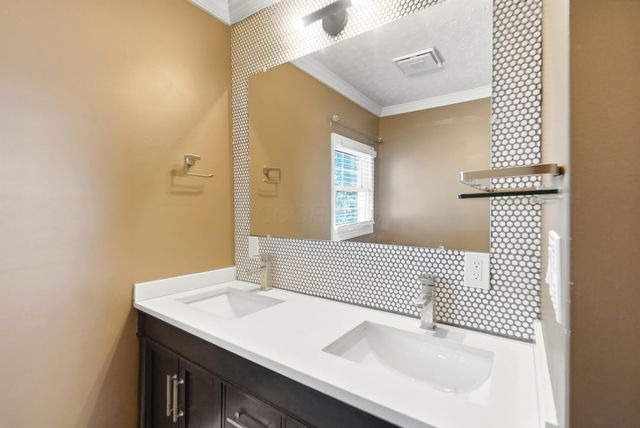 1404 Meadow Road, Columbus, OH 43212