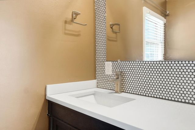 1404 Meadow Road, Columbus, OH 43212