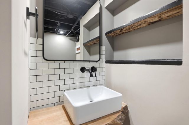 1404 Meadow Road, Columbus, OH 43212