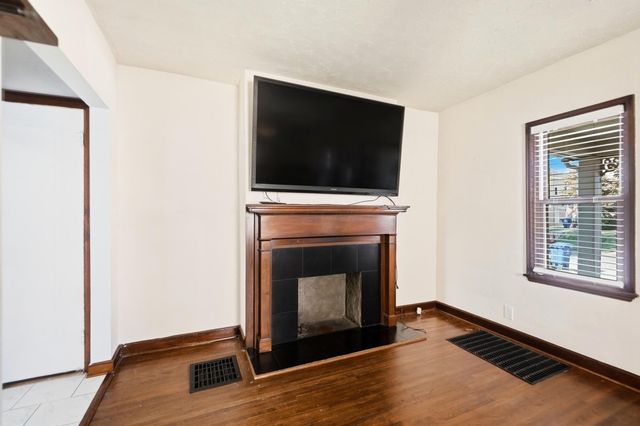 1404 Meadow Road, Columbus, OH 43212