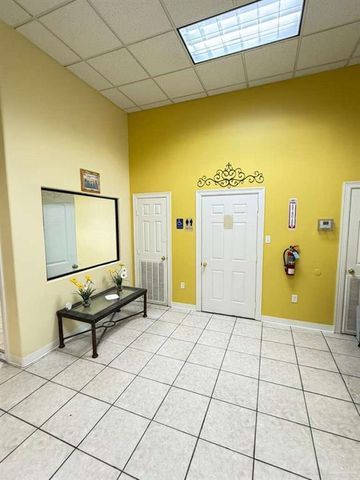 1822 E Griffin Parkway, Mission, TX 78572