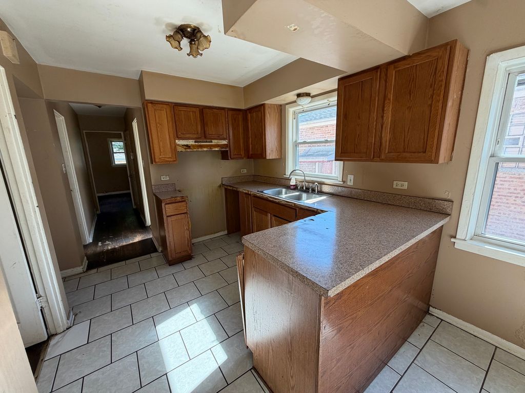 10517 S Cottage Grove Avenue, Chicago, IL 60628 — photo 5