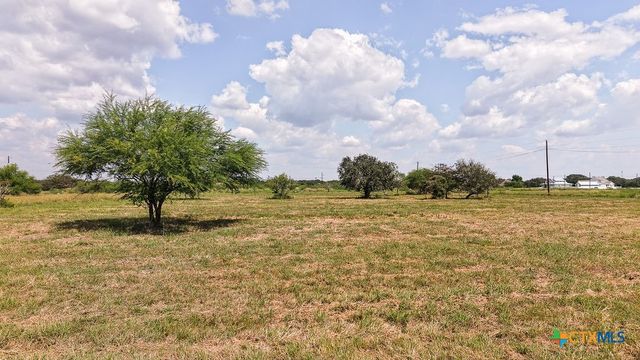 000 Post Oak Circle, Inez, TX 77968