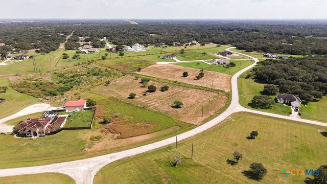 000 Post Oak Circle, Inez, TX 77968