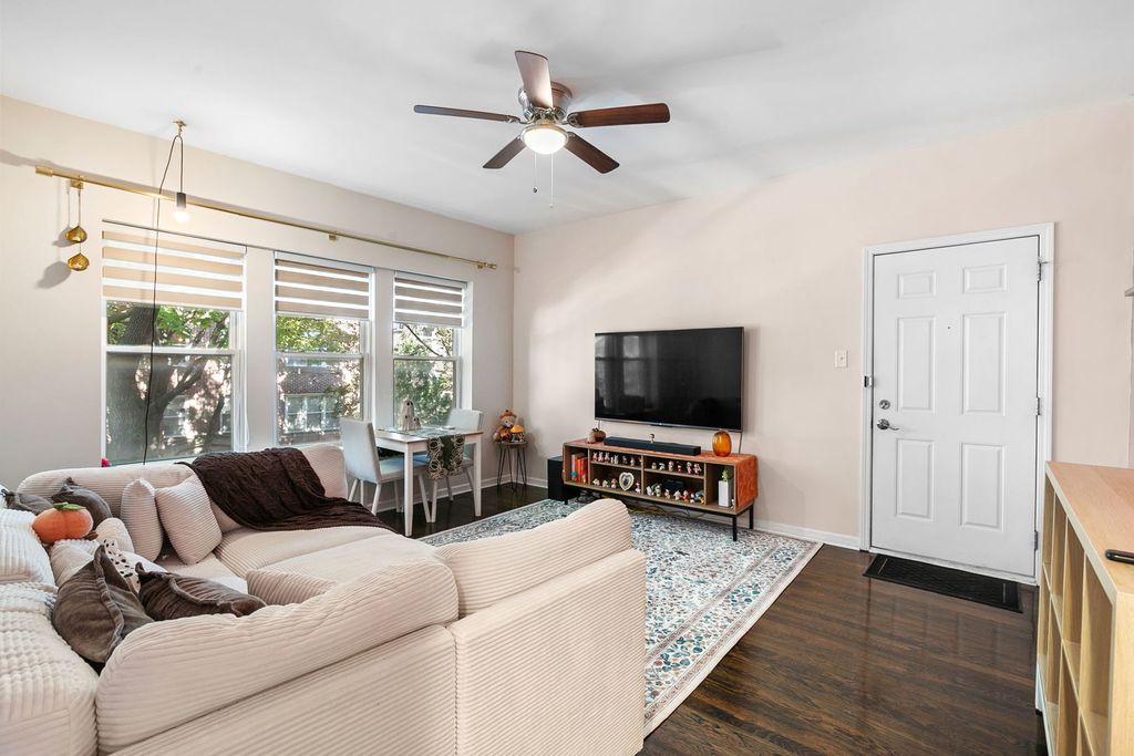 4857 N Lawndale Avenue 202, Chicago, IL 60625 — photo 2