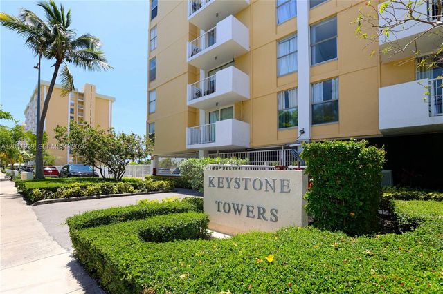 2000 NE 135th St 906, North Miami, FL 33181