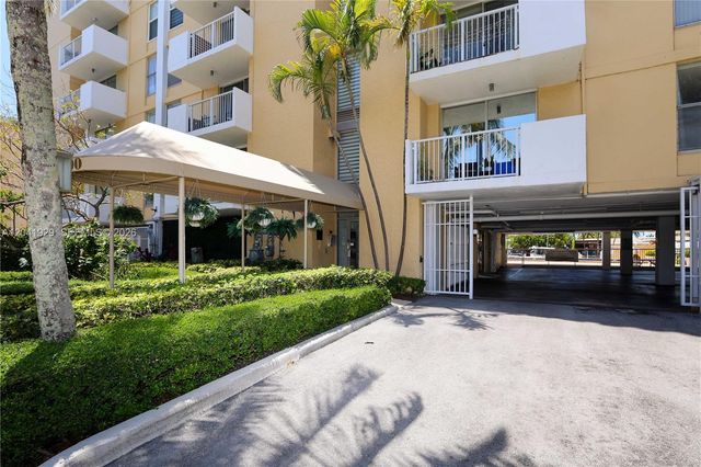 2000 NE 135th St 906, North Miami, FL 33181