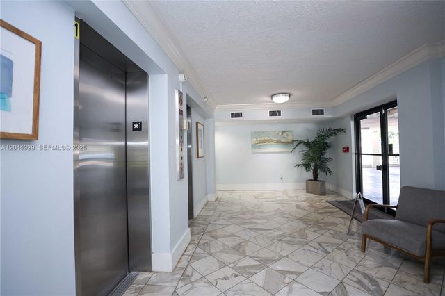 2000 NE 135th St 906, North Miami, FL 33181