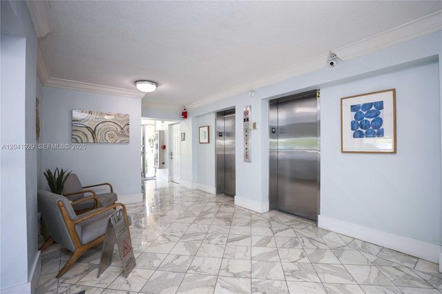 2000 NE 135th St 906, North Miami, FL 33181