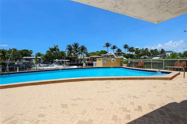 2000 NE 135th St 906, North Miami, FL 33181