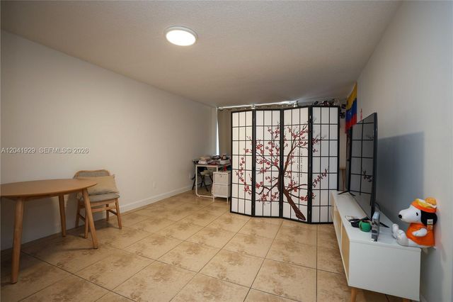 2000 NE 135th St 906, North Miami, FL 33181