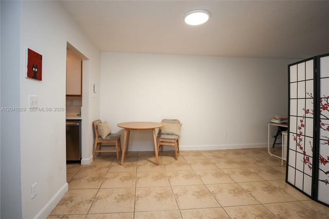 2000 NE 135th St 906, North Miami, FL 33181