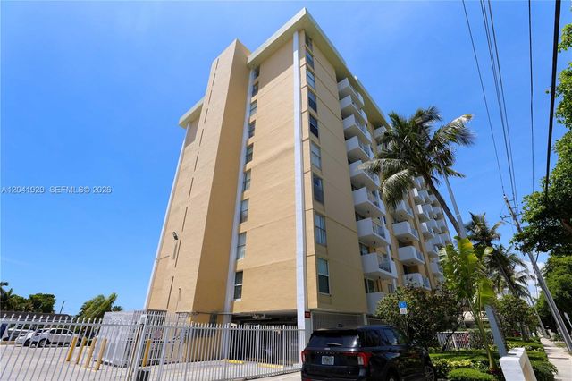 2000 NE 135th St 906, North Miami, FL 33181