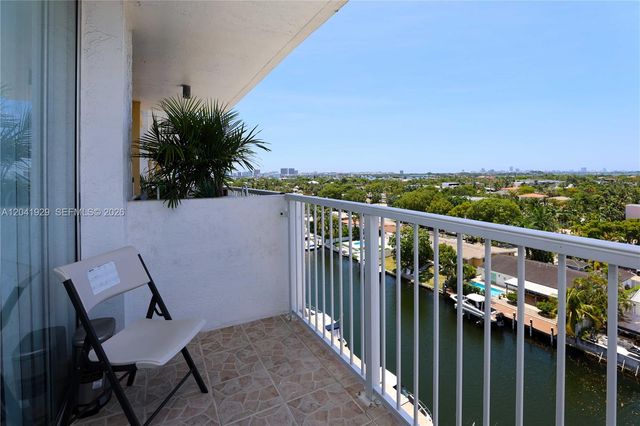 2000 NE 135th St 906, North Miami, FL 33181