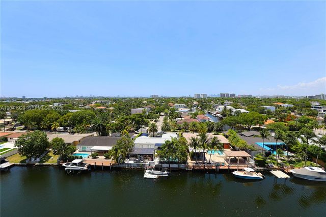 2000 NE 135th St 906, North Miami, FL 33181
