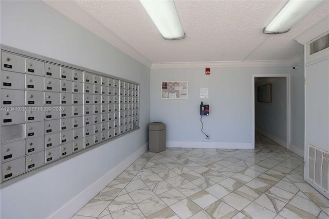 2000 NE 135th St 906, North Miami, FL 33181