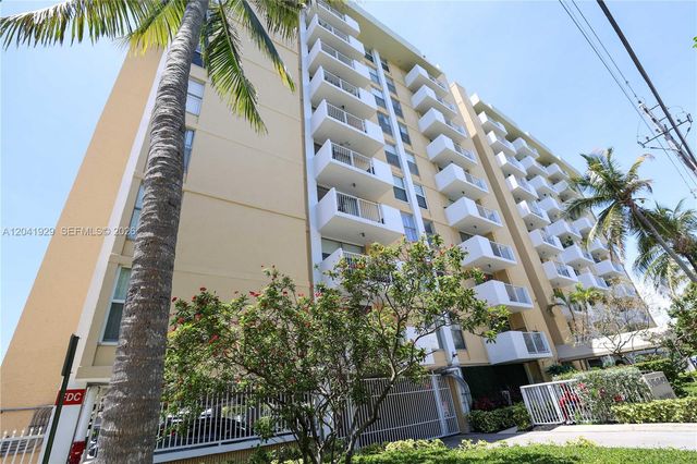 2000 NE 135th St 906, North Miami, FL 33181