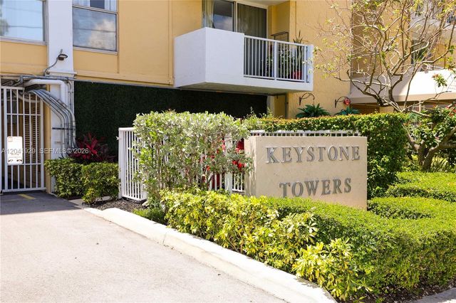 2000 NE 135th St 906, North Miami, FL 33181