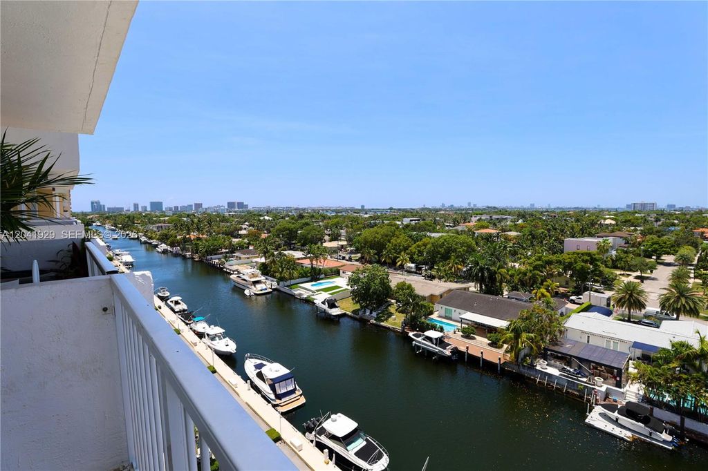 2000 NE 135th St 906, North Miami, FL 33181