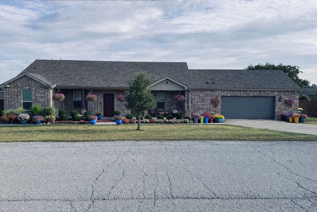 5600 Thoms Court, Fort Worth, TX 76126