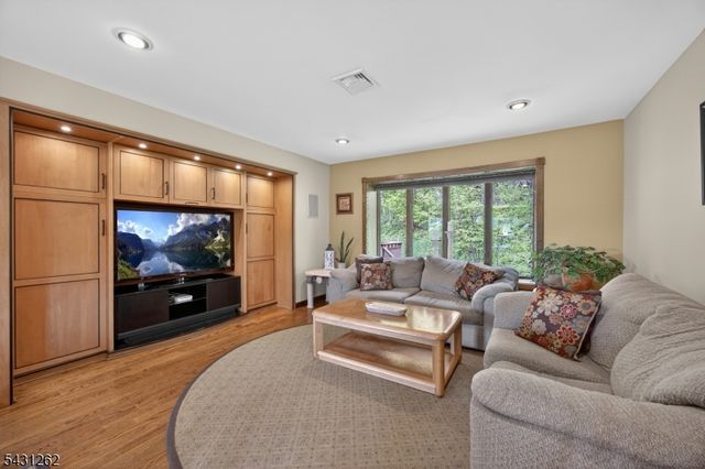 7 Sheba Dr, Vernon Twp., NJ 07461