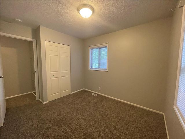18904 E Arrowhead Drive, Independence, MO 64056