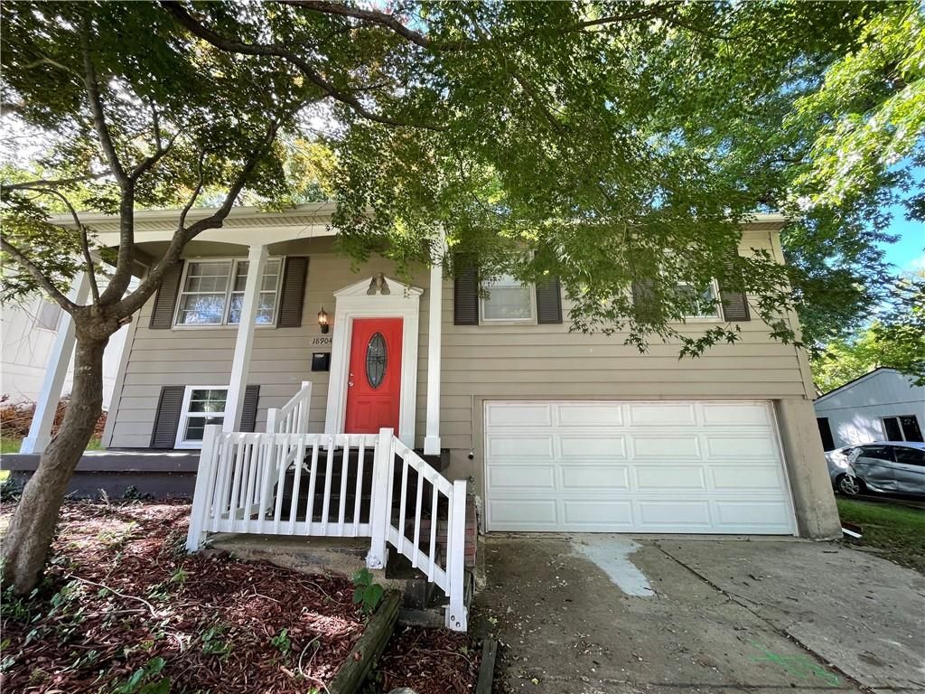 18904 E Arrowhead Drive, Independence, MO 64056