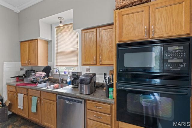 49 N Harvey Avenue, St Louis, MO 63135