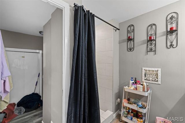 49 N Harvey Avenue, St Louis, MO 63135